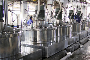 精細(xì)化工_醫(yī)藥中間體離心機(jī)_上懸式全自動離心機(jī)